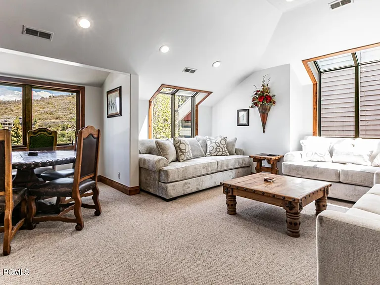 214 Woodside Ave — Photo 4