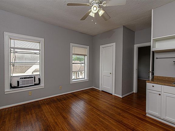 4th image of 4620 Clay St APT B