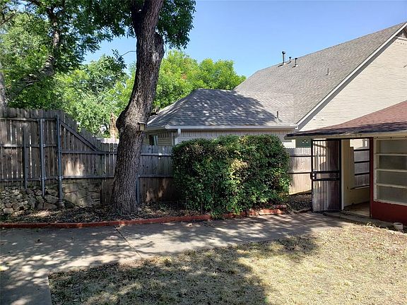 3rd image of 3817 Byers Ave