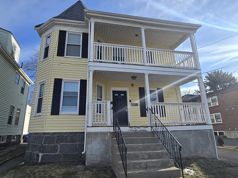 160 Elm St #B — Photo 6