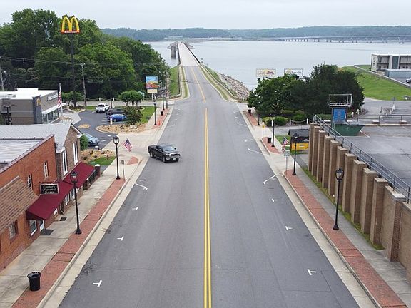 4th image of 216 Virginia Ave