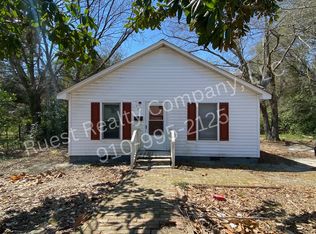 725 Charlotte St, Hamlet, NC 28345