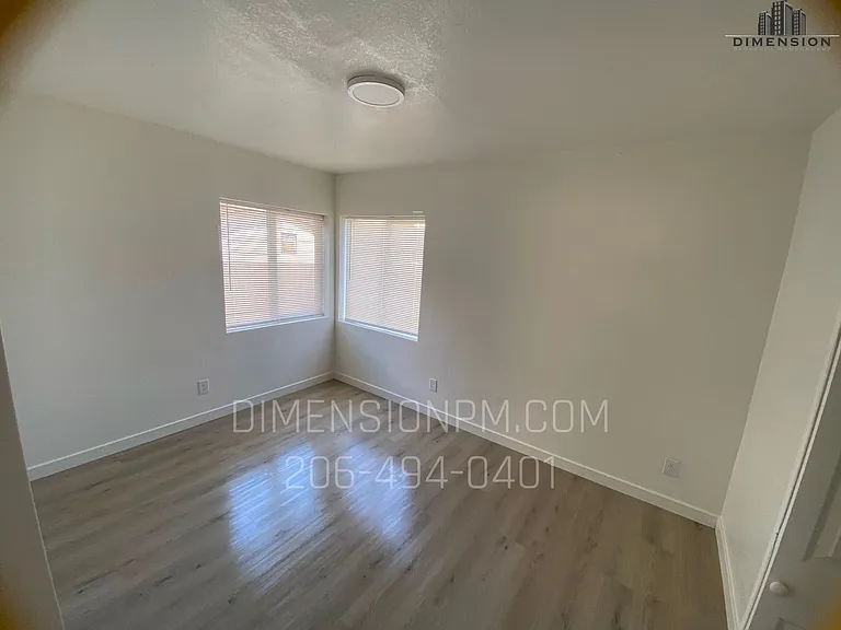 402 W 1st St — Photo 25