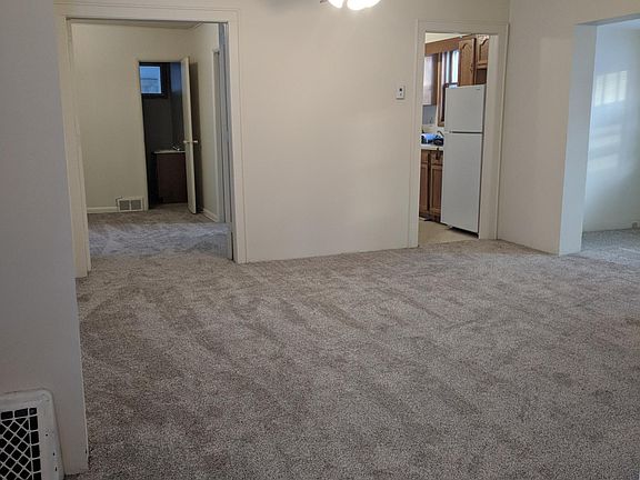 4th image of 906 Irvine Ave NW