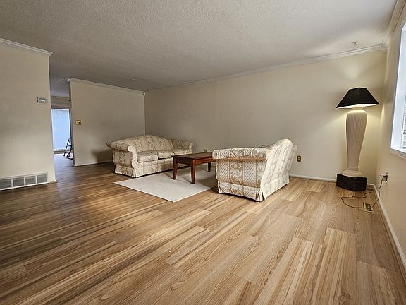 Large Livingroom on first floor