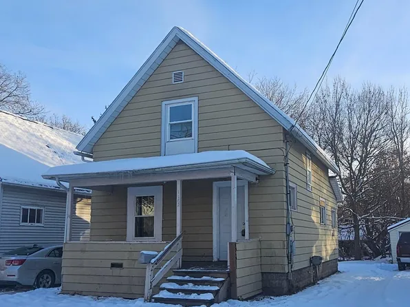 1102 Persons Ct, Lansing, MI 48906