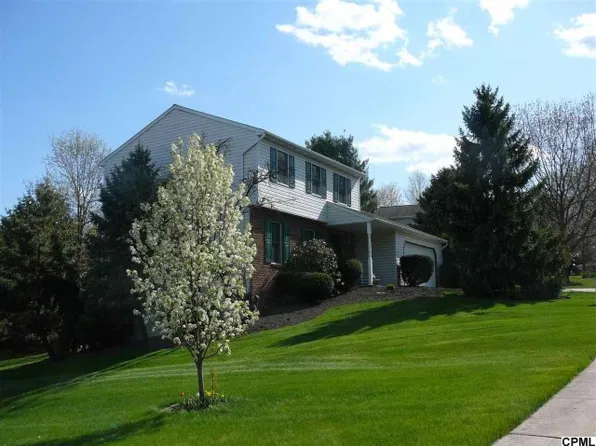 1017 Crystal Creek Cir, Mechanicsburg, PA 17050