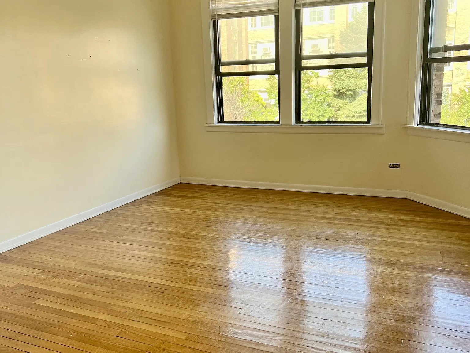 2 bed, 900 sqft, $1,750 — Photo 2