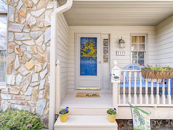 3rd image of 737 Woodbine Rd