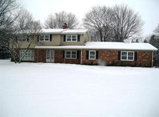 3389 Surrey Dr, Saline, MI