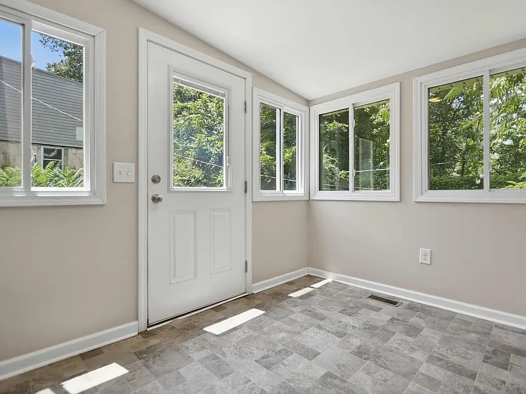 970 Swift Dr — Photo 7