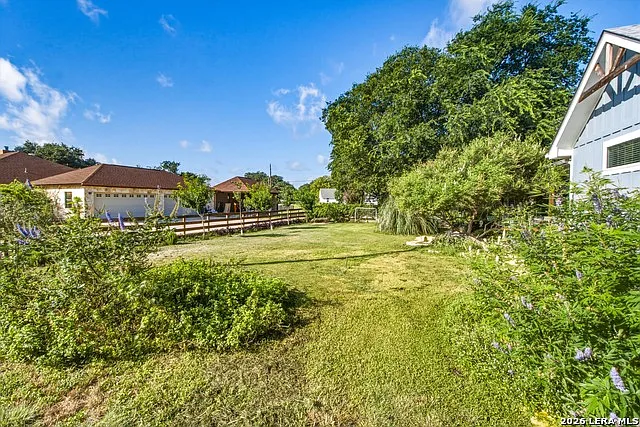 124 Creekwood Dr — Photo 32