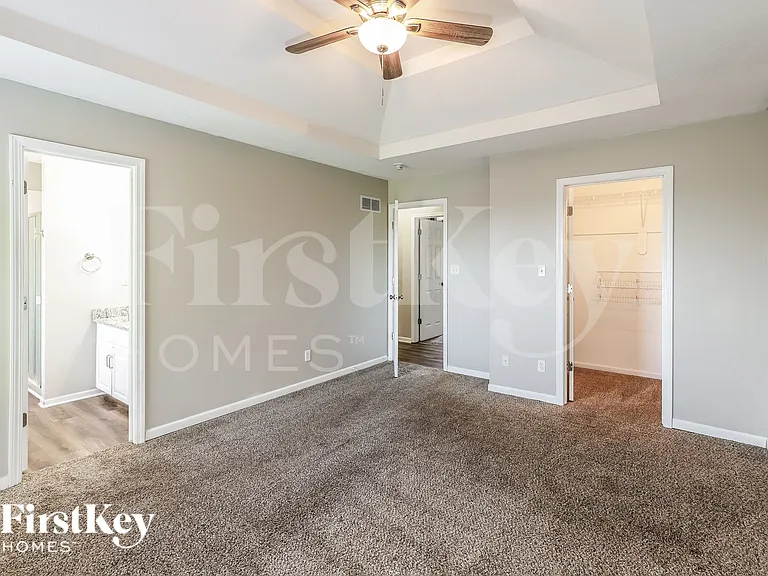 904 E Madelyn Dr — Photo 11