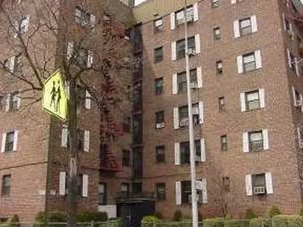 2807 Kings Highway image 1 of 8