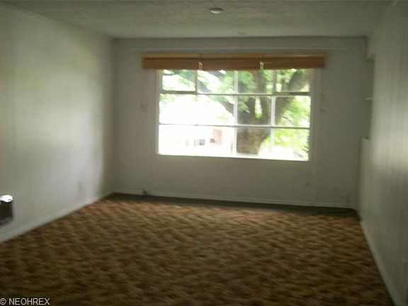 5th image of 925 Taylor St