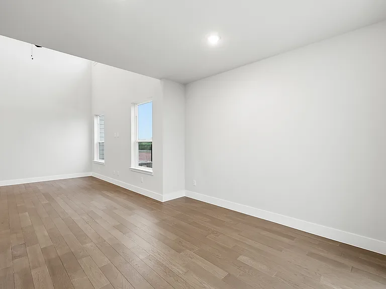 Living room/dining area