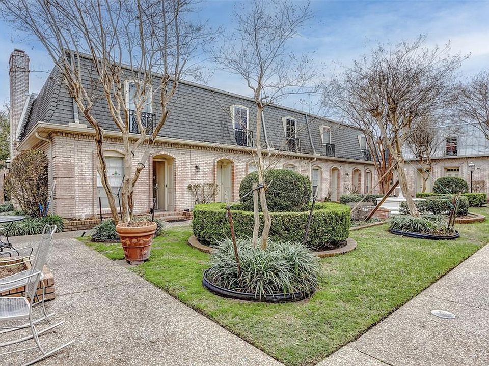A beautiful courtyard.
