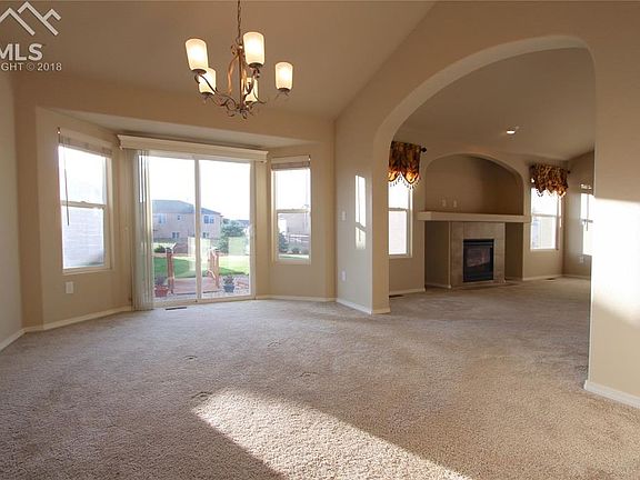 Beautiful open floorplan with lots of light!