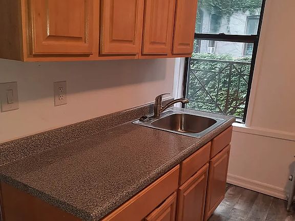 3rd image of 17 E 204th St #6