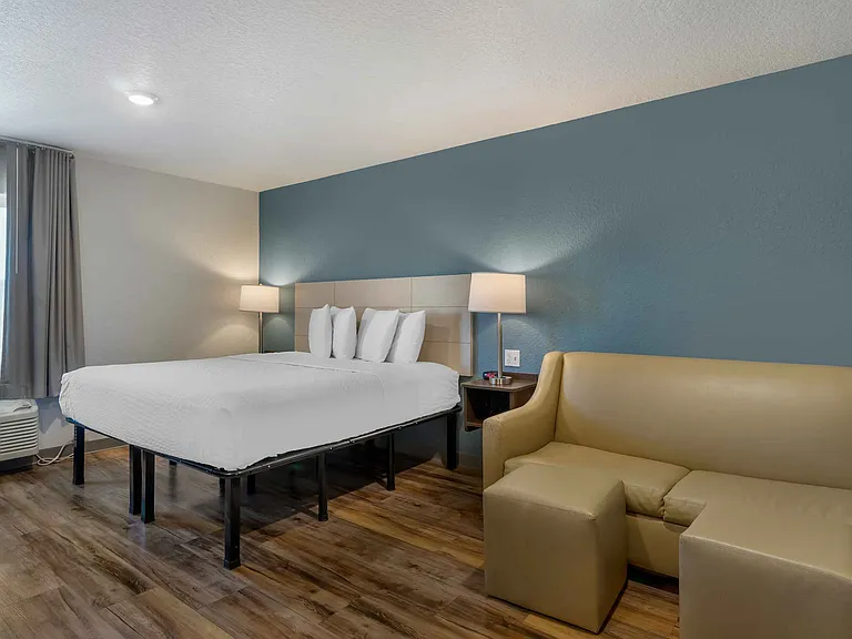 Deluxe Studio - 1 King Bed