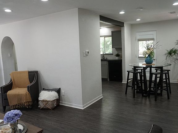 3rd image of 1024 Dartmouth Dr NE