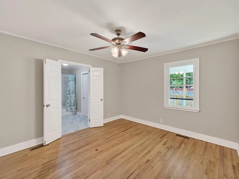 450 Williamsburg St — Photo 23