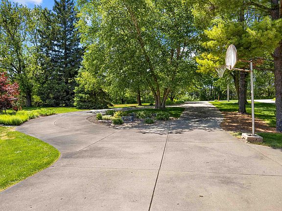4th image of 312 Lakeshore Dr