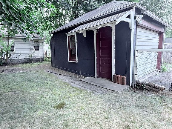 3rd image of 216 Post Ave