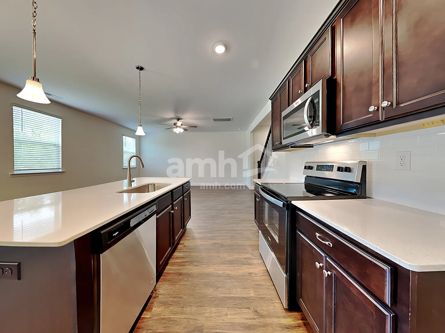 4 bed, 2.5 bath, 2098 sqft, $2,590 — Photo 4