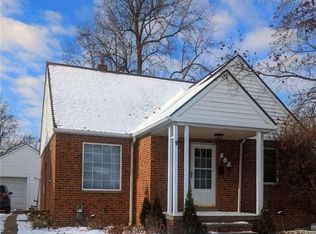 568 Columbia Rd, Bay Village, OH 44140