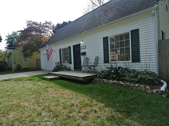 3rd image of 2921 Lorraine Ave