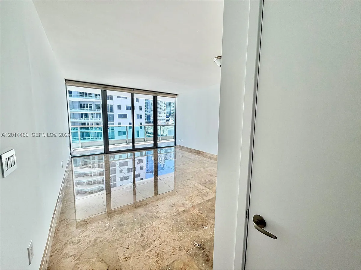 Building Photo - 1331 Brickell Bay Dr #1006