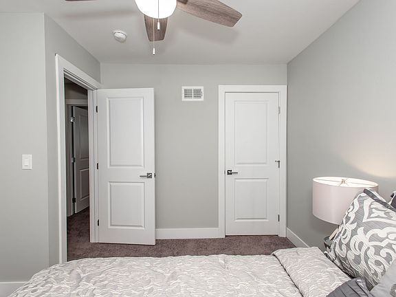 2nd image of 256 Irwin Pl