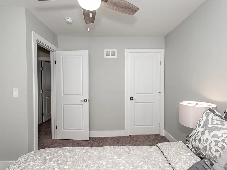 256 Irwin Pl — Photo 2