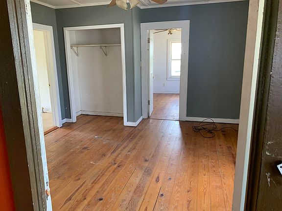 4th image of 504 E Young St