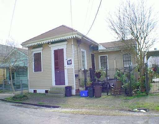 1st image of 2352 Marais St
