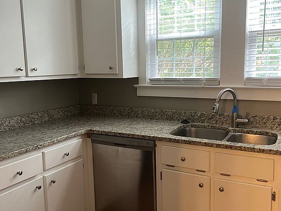 4th image of 121 Cammer Ave