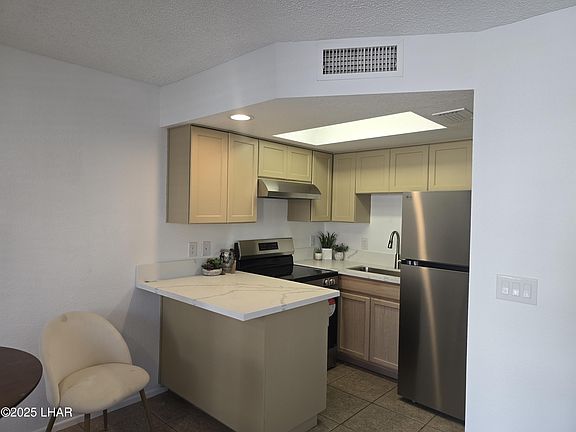 3rd image of 1989 Mesquite Ave Unit 17