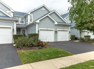 107 Northlight Passe #107, Lake In the Hills, IL 60156
