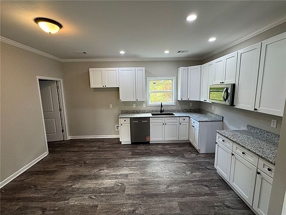 5th image of 811 Cherry Dr