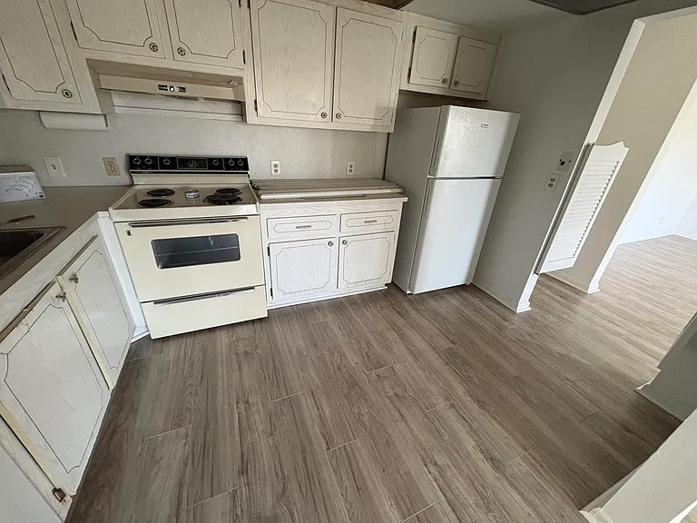 497 Mansfield Dr #L — Photo 3