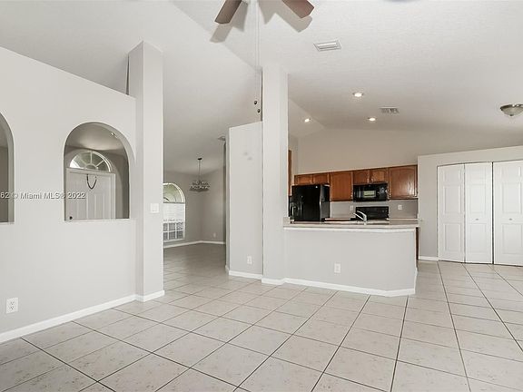 5th image of 451 SW Paar Dr #1