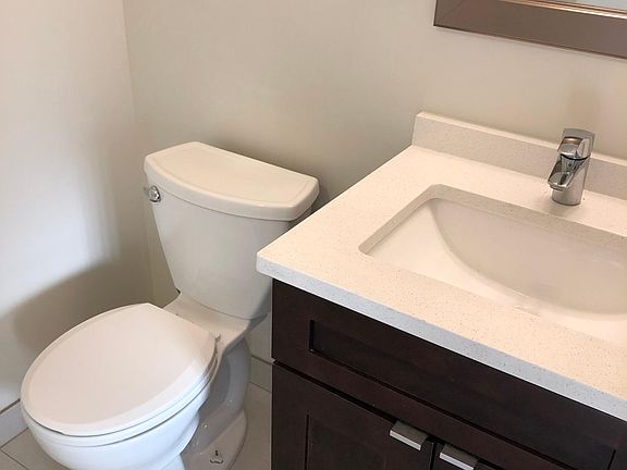 4th image of 6008 N Winthrop Ave #204
