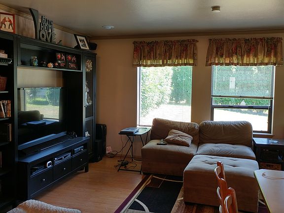 5th image of 693 Island View Dr