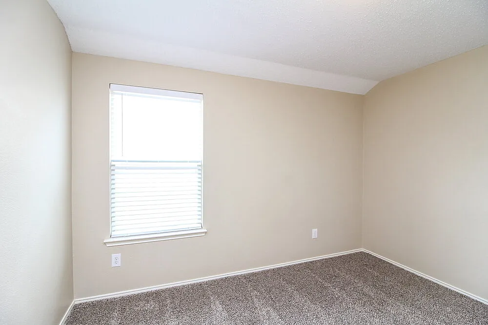 4 bed, 2.0 bath, 2262 sqft, $2,630 — Photo 4