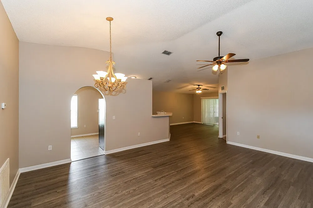 3 bed, 2.0 bath, 1632 sqft, $1,970 — Photo 4