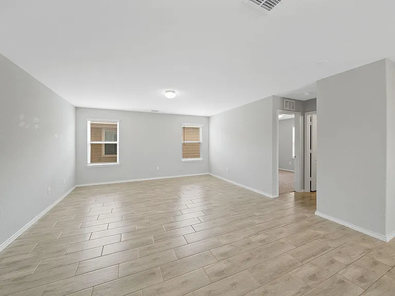 12042 Silver Lgt — Photo 18
