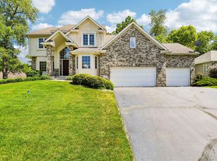 8813 Woodhill Dr, Savage, MN 55378