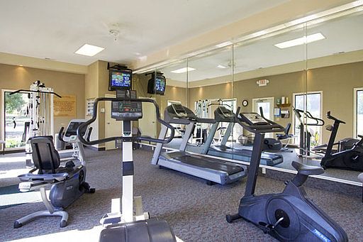 5th image of 6003 Country Club Dr