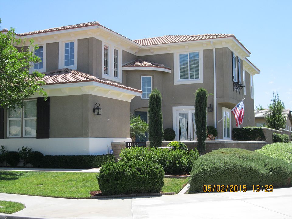 Front view of home